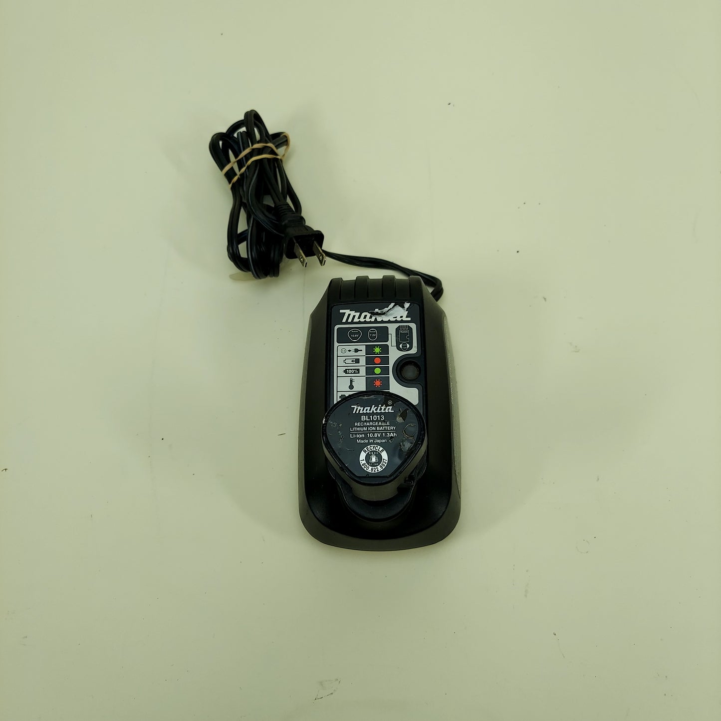 Makita Battery Charger with Battery 630621-0