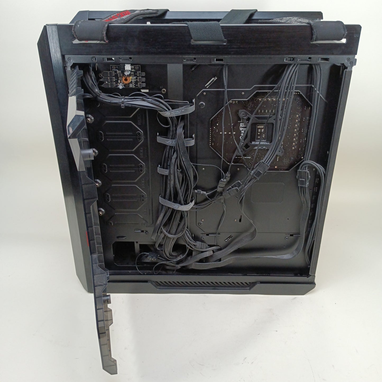 ASUS Helios i7-13700k 3.40GHz 32GB RAM 2TB SSD 2TB SSD GeForce RTX 4060 Ti