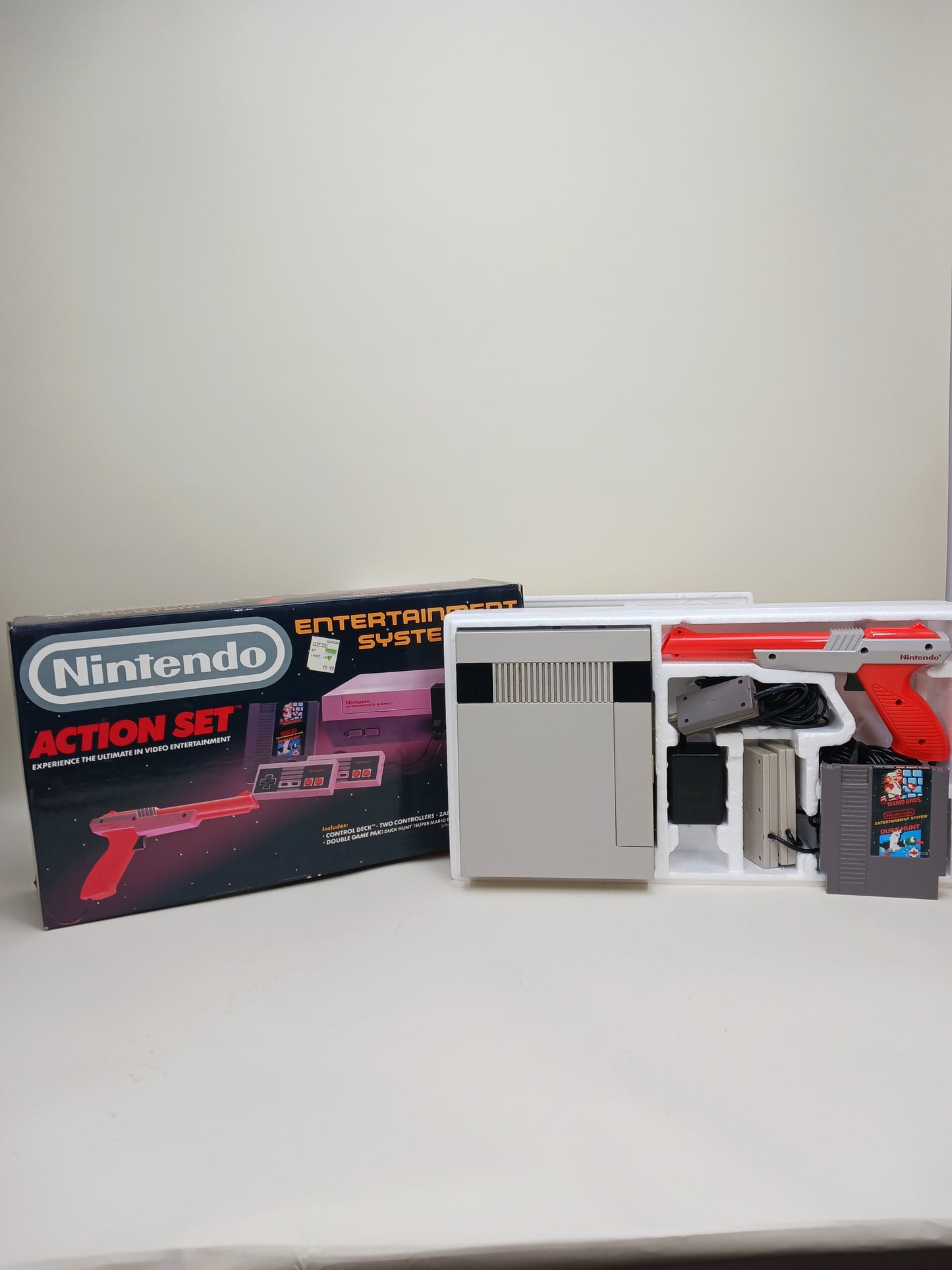 Nintendo Entertainment System NES Video Game Console NES-001 Gray