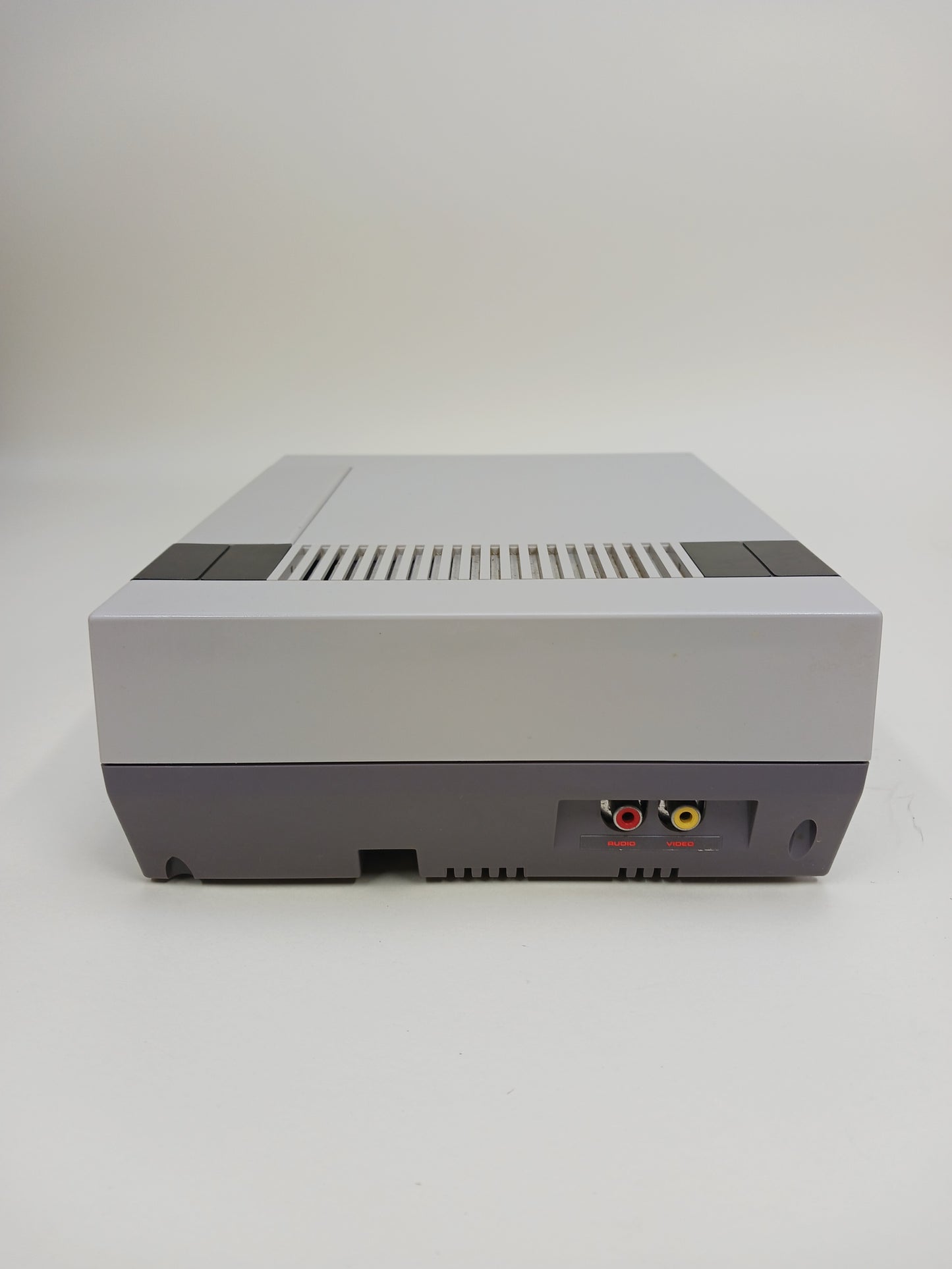 Nintendo Entertainment System NES Video Game Console NES-001 Gray