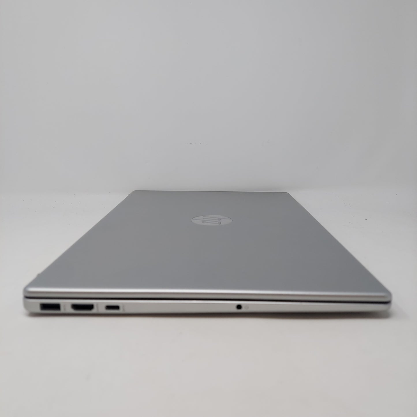 HP laptop 15-FD0107DX A9PE7UA 15.6" 12th Gen Intel (R) Core(TM) i7-1255U 4.7GHz 16GB Ram