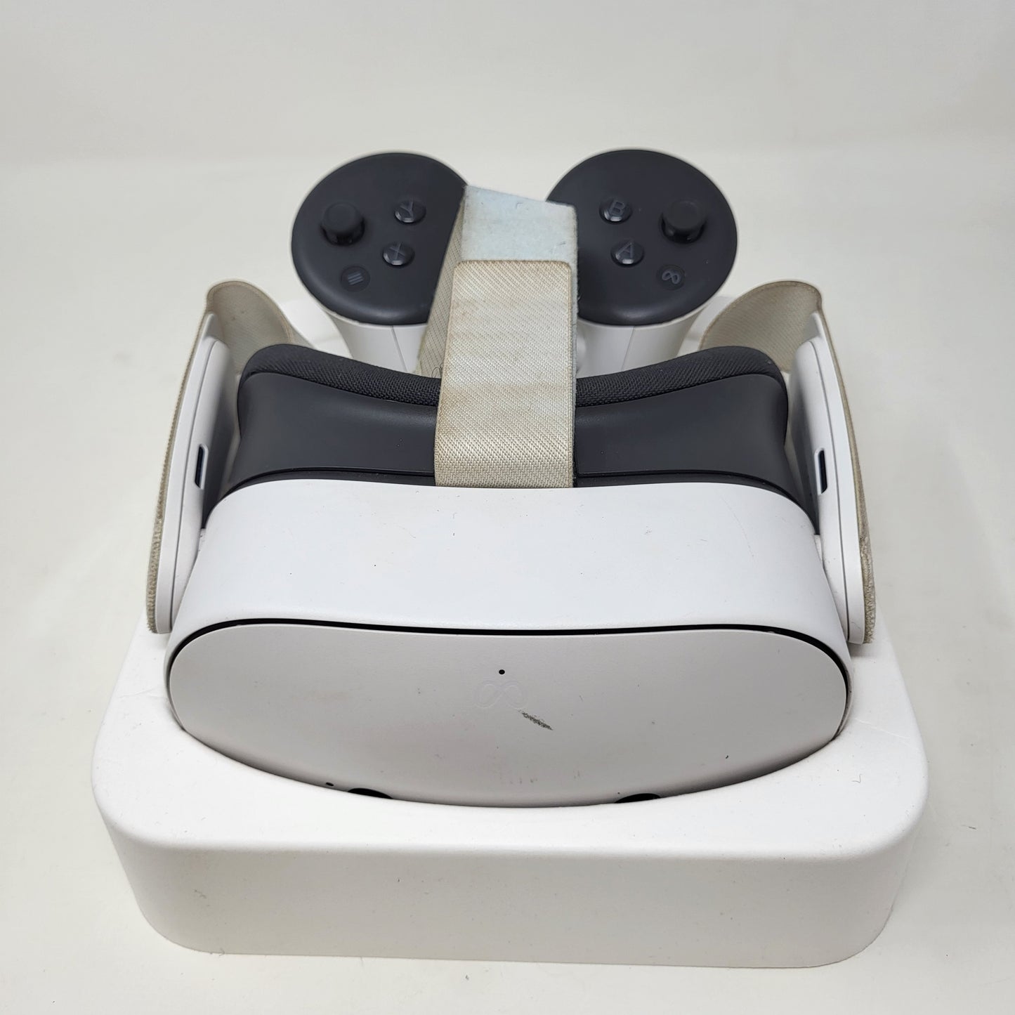 Meta Quest 3S 128GB Standalone All-in-One VR Headset P97