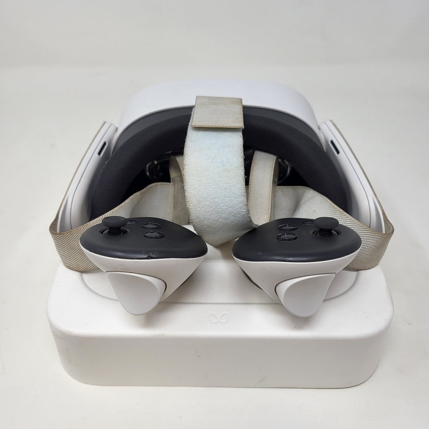 Meta Quest 3S 128GB Standalone All-in-One VR Headset P97