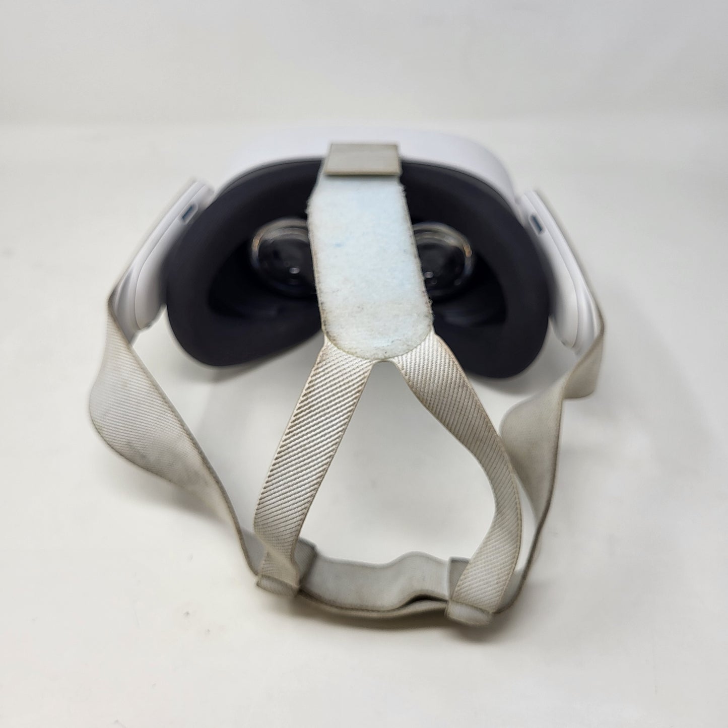 Meta Quest 3S 128GB Standalone All-in-One VR Headset P97