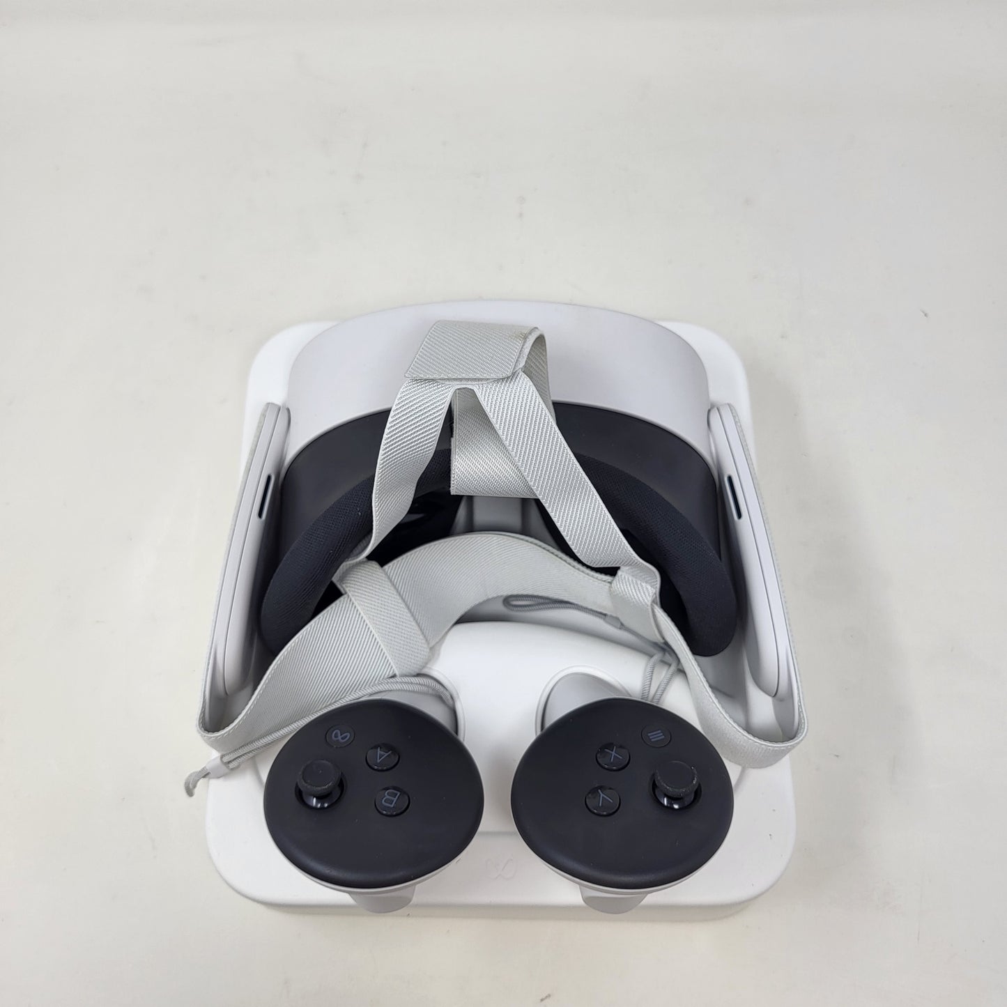 Meta Quest 3S 128GB Standalone All-in-One VR Headset P97