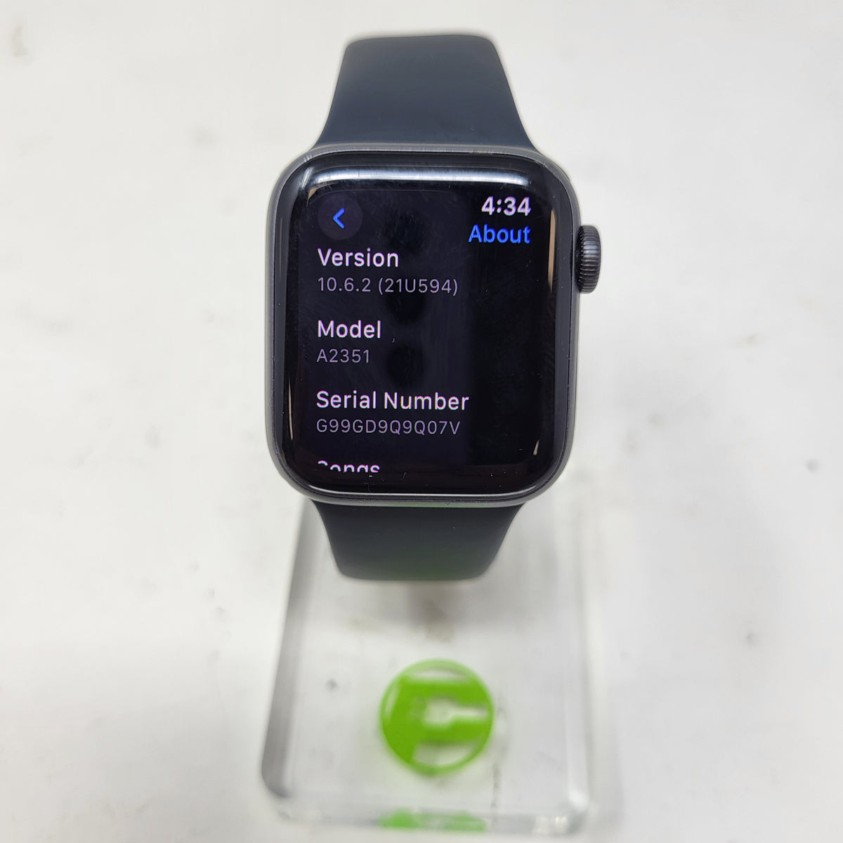 GPS Only Apple Watch SE 1st Gen 40MM Black Aluminum Black Sport Band A2351