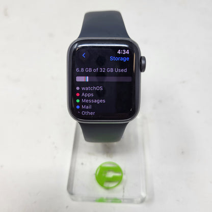 GPS Only Apple Watch SE 1st Gen 40MM Black Aluminum Black Sport Band A2351