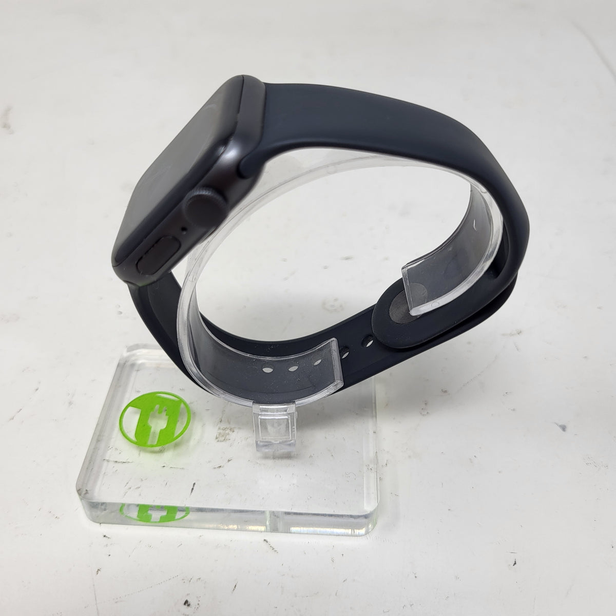 GPS Only Apple Watch SE 1st Gen 40MM Black Aluminum Black Sport Band A2351