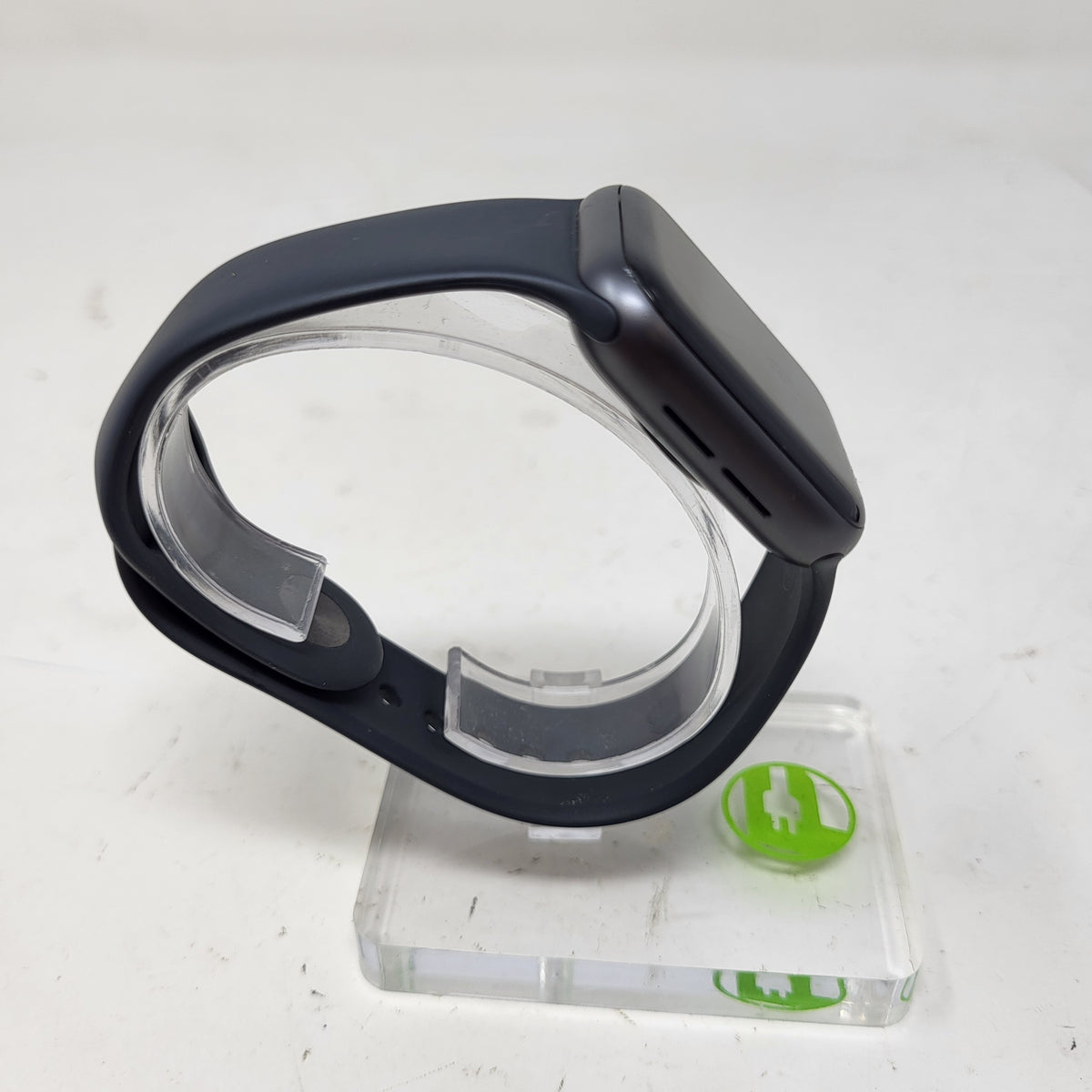 GPS Only Apple Watch SE 1st Gen 40MM Black Aluminum Black Sport Band A2351