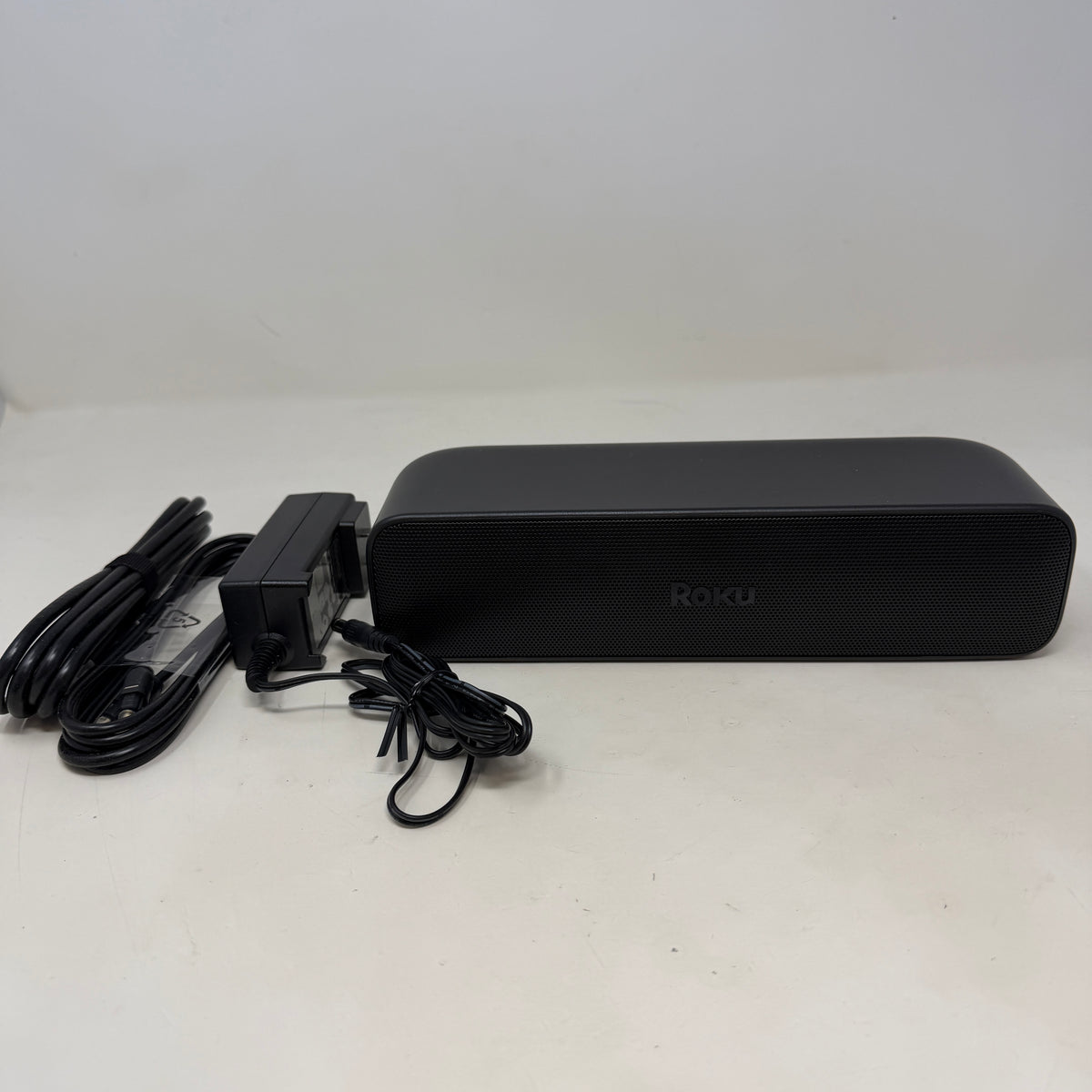 Roku Streambar SE 4K UHD Streaming Media Player Smart TV Soundbar 9104RW