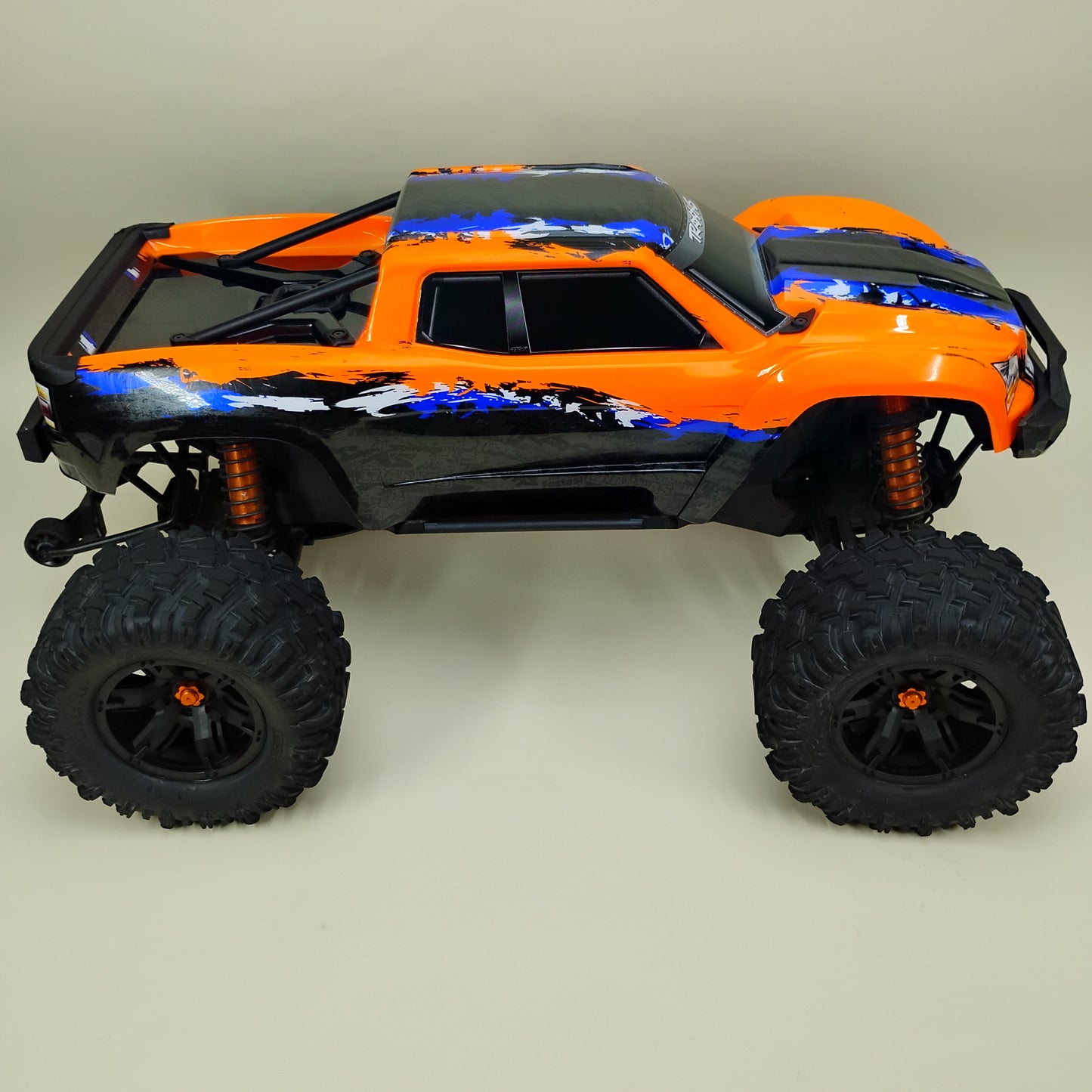 Traxxas X-Maxx 8S 4WD Orange Monster Truck 770864ORGX with Two Batteries