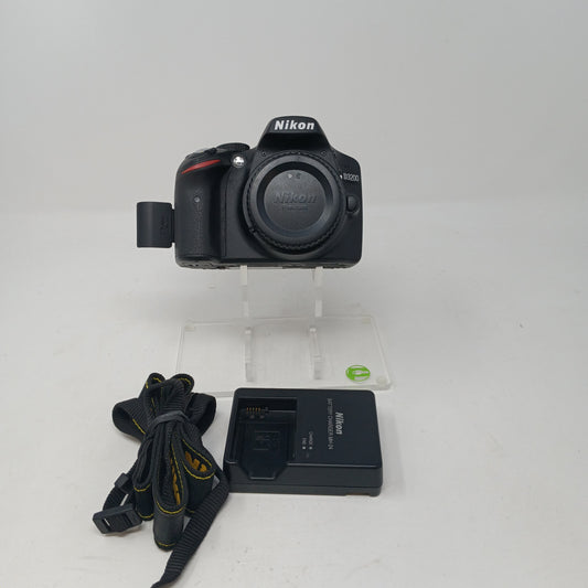 Nikon D3200 24.2MP Digital SLR Camera 738 Shutter Count