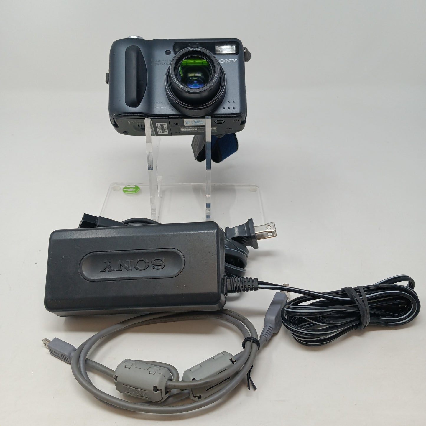 Sony DSCS85 4.1MP Digital Still Camera