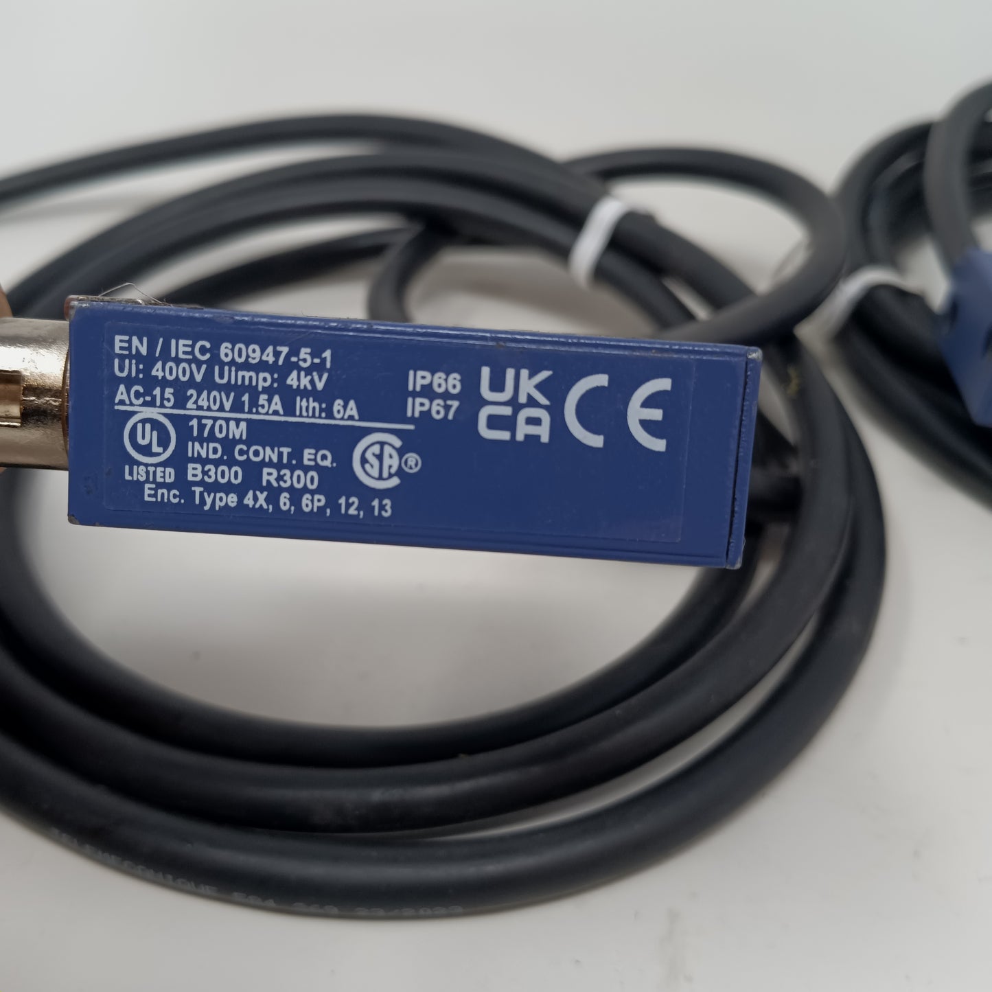 Telemecanique XCMD2102L3 240VAC 10A SPDT Roller Plunger Limit Switch